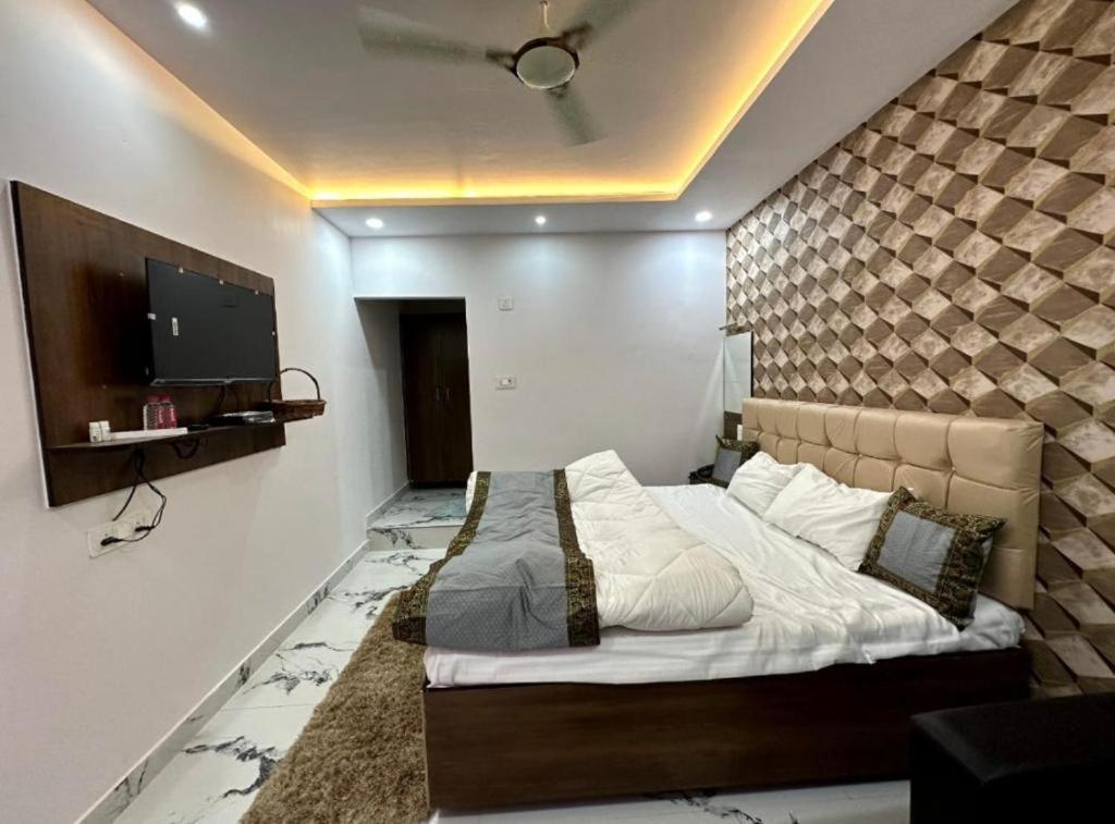 Hotel Shivlingam Varanasi