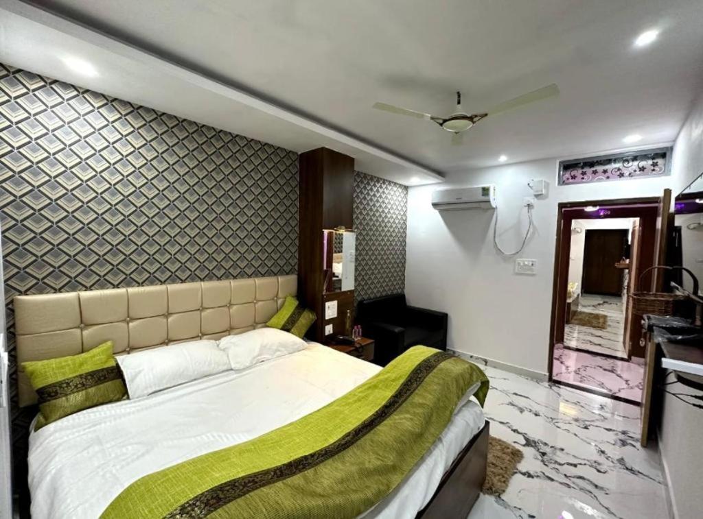 Shivlingam Hotel Varanasi
